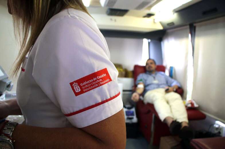 Momento de la donación de sangre en una unidad del ICHH (Foto TA)